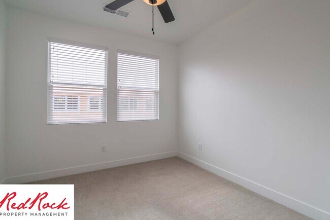 Building Photo - 3 Bedroom Townhome in Washington Fields wi...