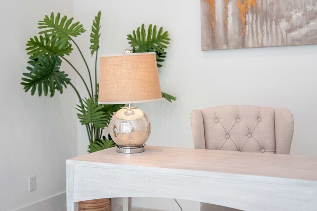 Building Photo - 120 Riverbend