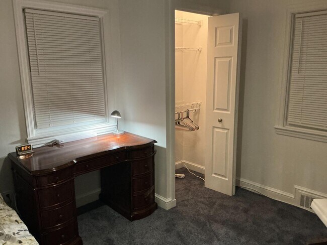 Building Photo - 5561 Ashbourne Rd