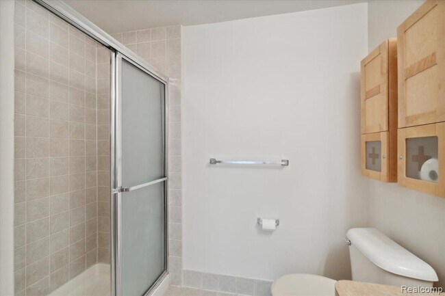 Building Photo - 15980 Morningside