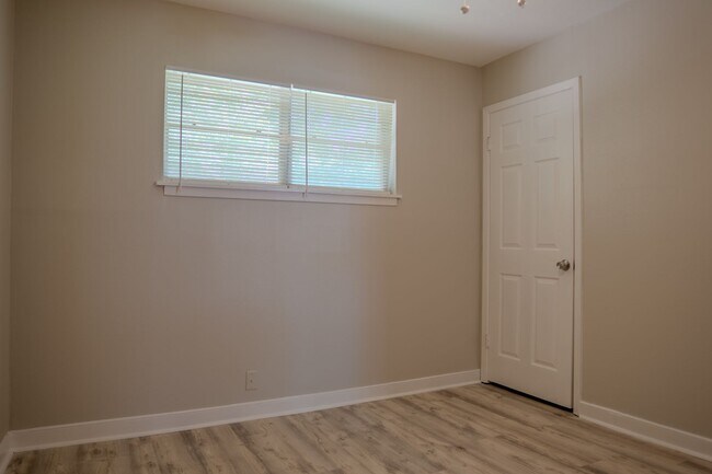Building Photo - FREE DECEMBER RENT!!!! GORGEOUS REMODELED HOME!!!