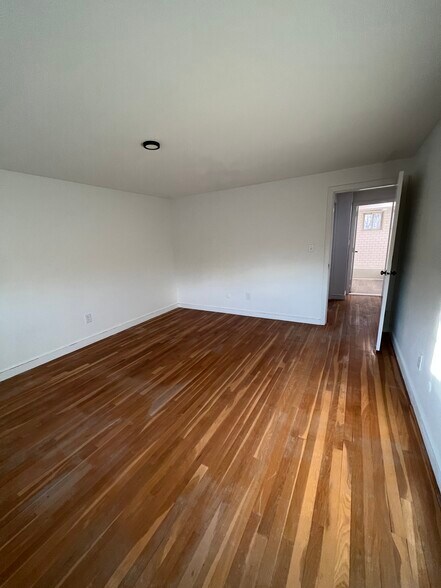 Building Photo - 80 Pond St