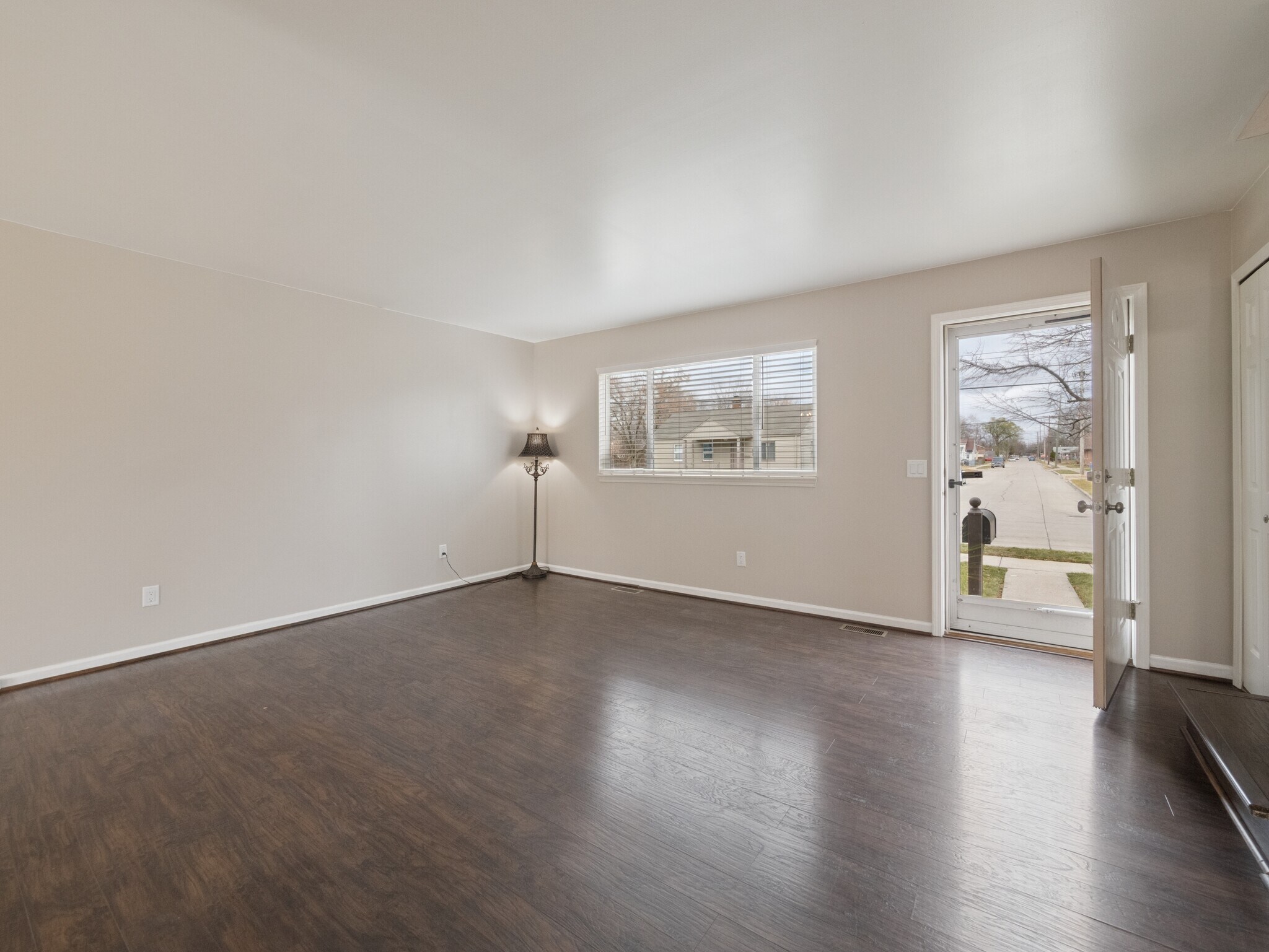 Living room - 8204 Toepfer Rd