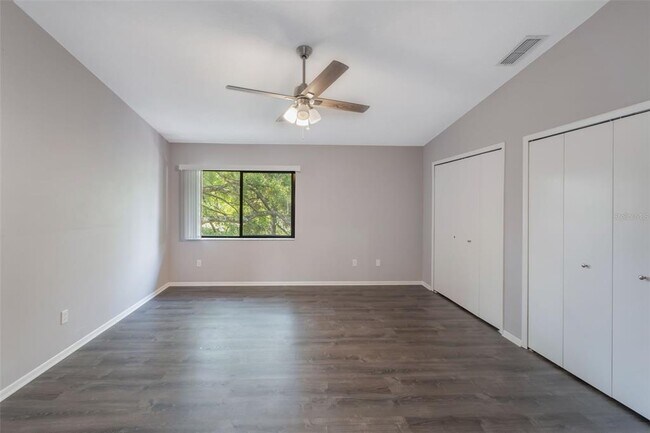 Building Photo - 424 Club Dr