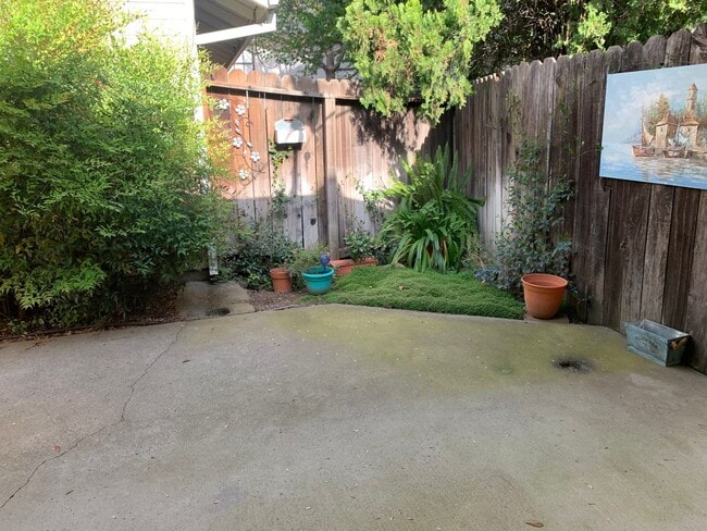 Building Photo - GO929-Lotti, Carole Kelly