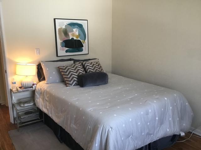 Building Photo - 1 bedroom in Chiago IL 60613