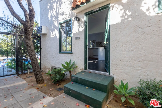 Building Photo - 522 N Alta Vista Blvd