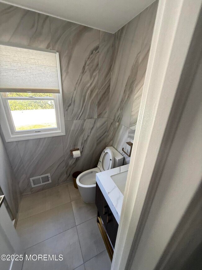 Building Photo - 445 Slocum Pl