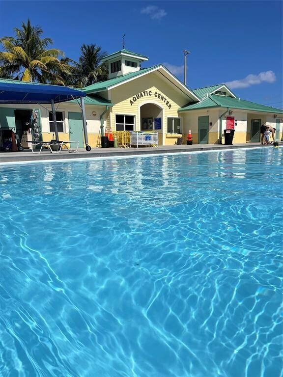 Building Photo - 2611 NE 20th St