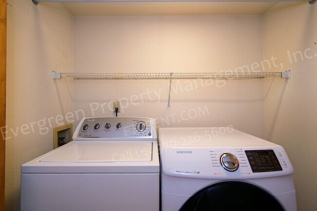 Building Photo - 6437 Edgeware St