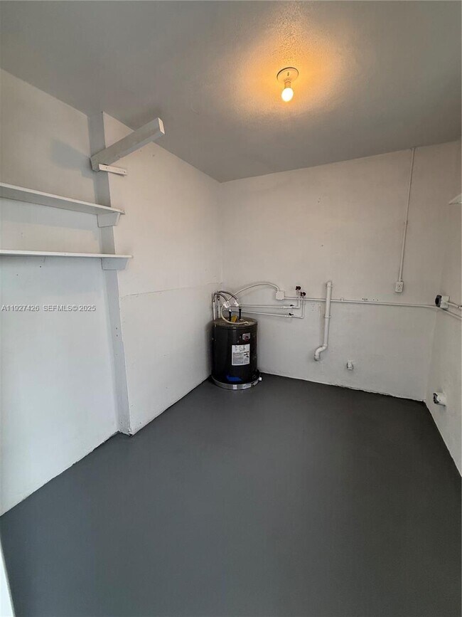 Building Photo - 1149 W 26th St