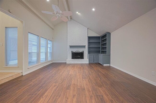 Building Photo - 520 S Rivershire Dr