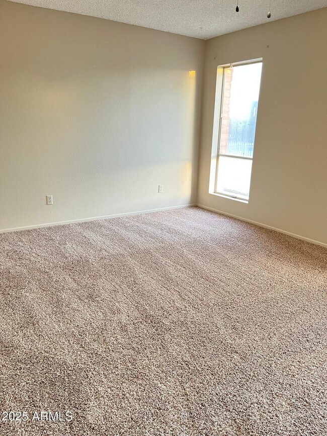 Building Photo - 6010 W Augusta Ave