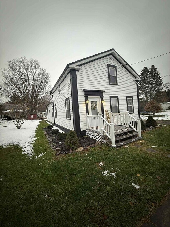 Building Photo - 3 Bedroom single family house