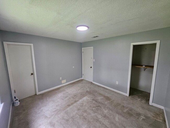 Building Photo - 402 Lefoi Ln