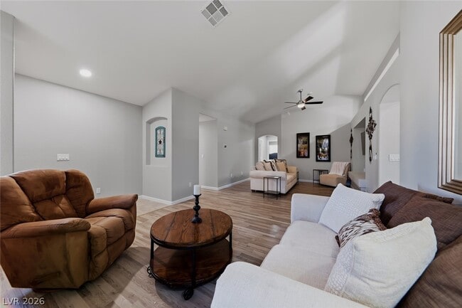 Building Photo - 833 Glitter Glen Ct