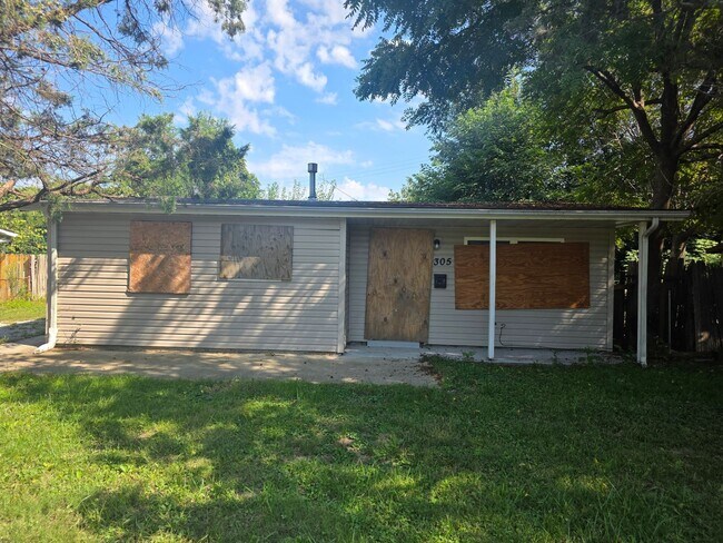 Building Photo - 1305 St Stephens Dr