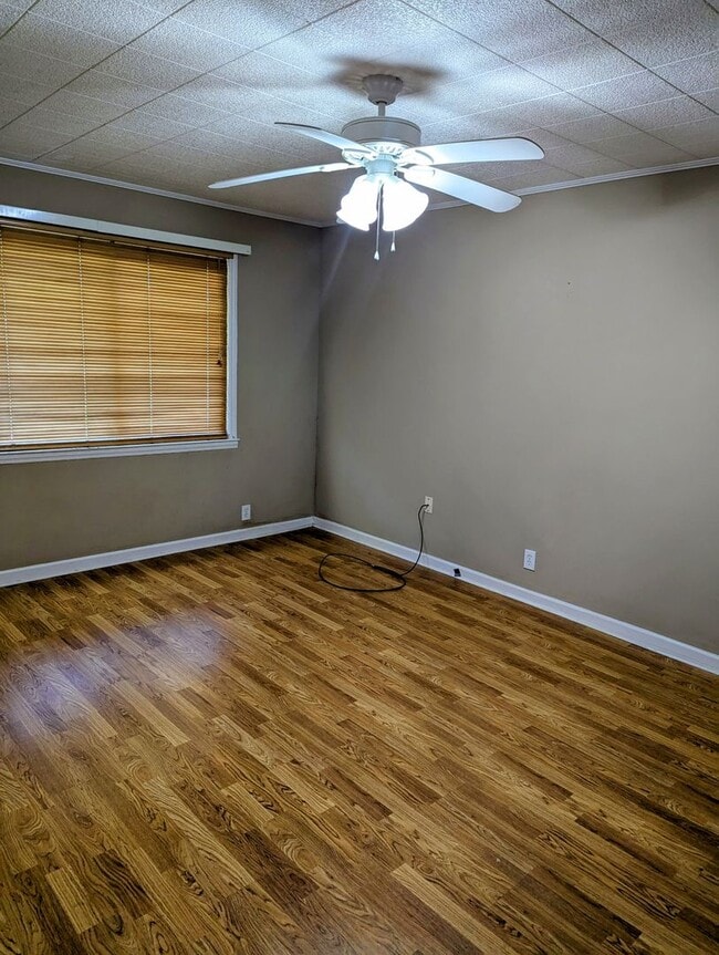 Building Photo - Fully Updated 3 Bedroom Home For Rent