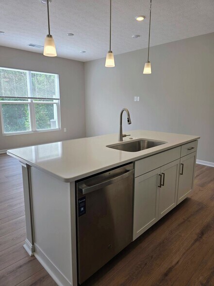 Building Photo - 7235 Grandway Dr