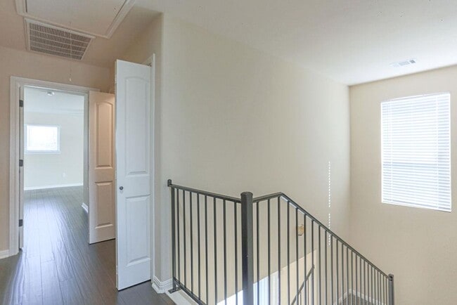 Building Photo - 1202 Morrow St