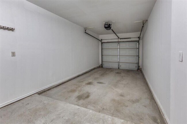 Building Photo - Pointe 360 #125 - 1 Bedroom - Private Garage