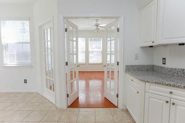 Building Photo - Gorgeous 5 Bedroom Rental in Virginia Beach