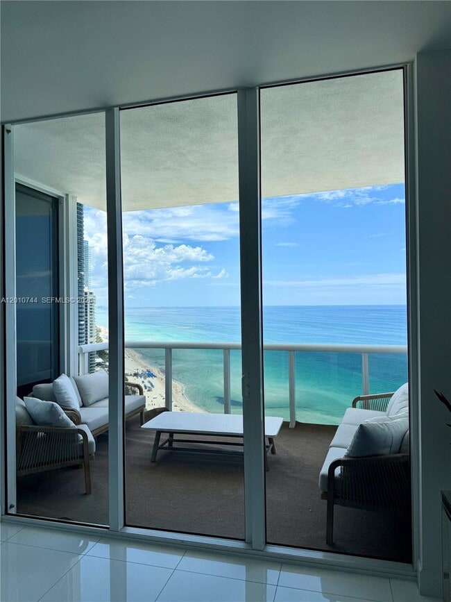 Building Photo - 18201 Collins Ave