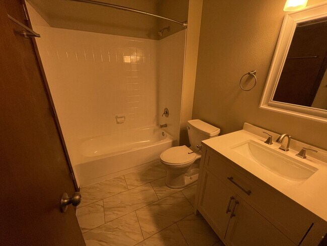 Building Photo - 5 Bedroom D20 Home with Large Backyard