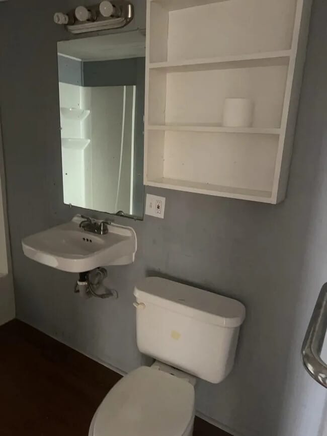 Building Photo - 3 Bedroom 1.5 Bathroom