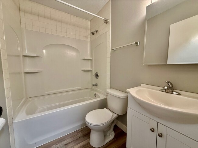 Building Photo - 1710 Carriage Hill Dr