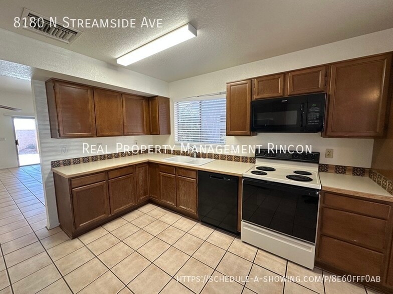 Building Photo - 8180 N Streamside Ave