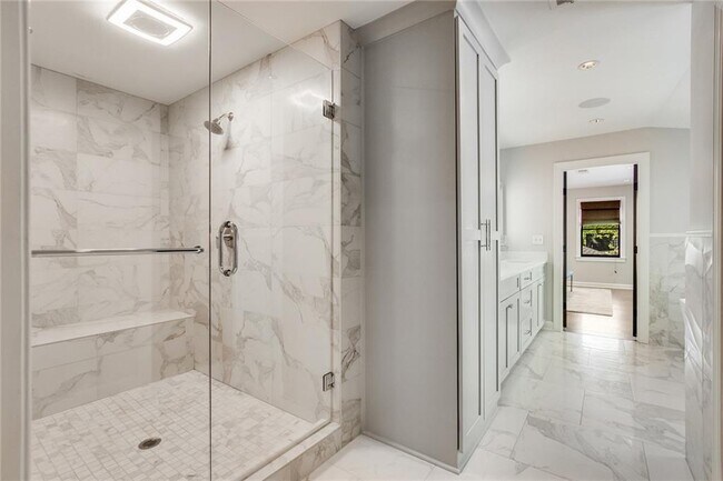 Building Photo - 1100 Kingston Dr NE