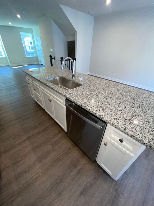 Building Photo - Edge at Azalea