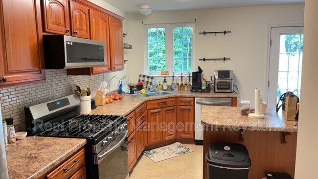 Building Photo - 261 Corey Dr