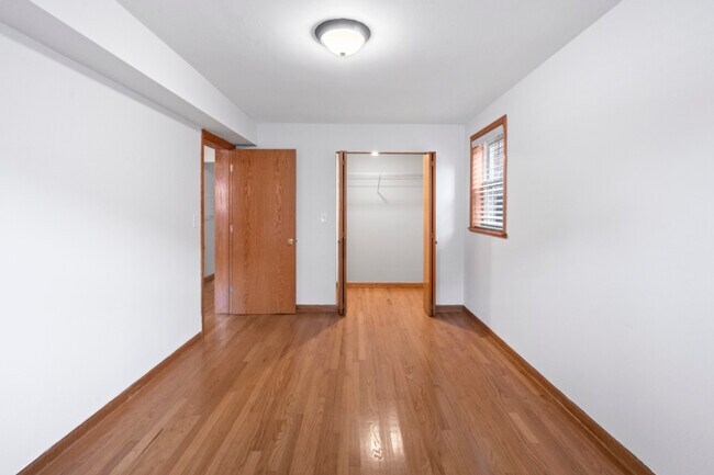 Building Photo - 2112 W Armitage Ave