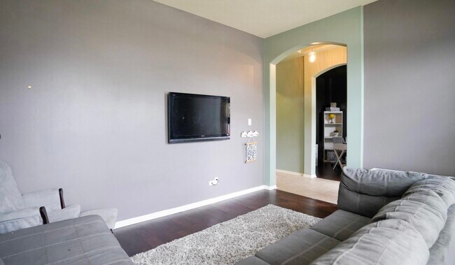 Building Photo - 2109 Mooncrest Dr