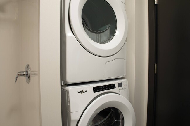 Building Photo - 333 W State St