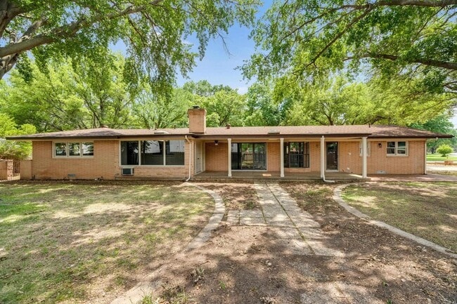 Building Photo - 2108 Granada Dr