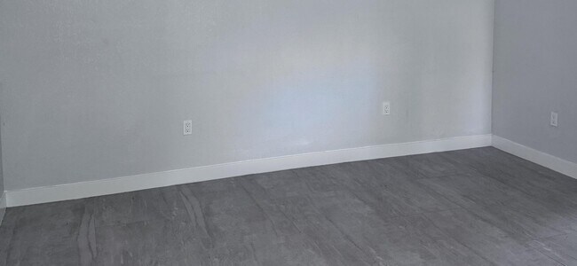 Building Photo - 731 46th St