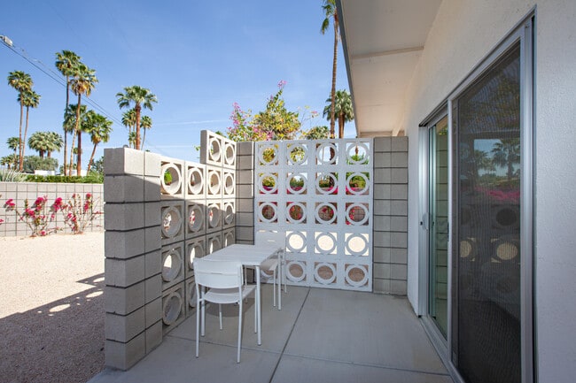 Building Photo - 2007 E Andreas Rd