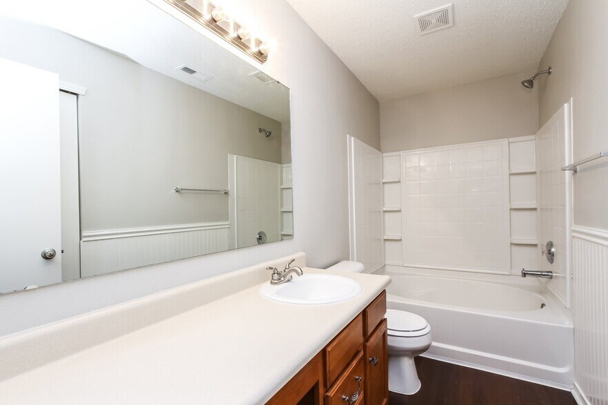 Building Photo - 2858 Ludwig Dr