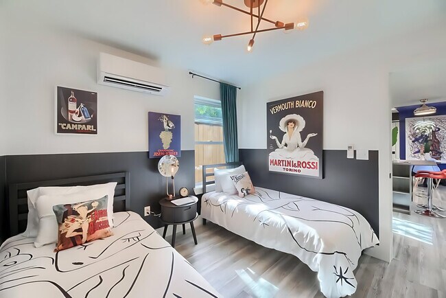 Building Photo - 1503 E 3rd St