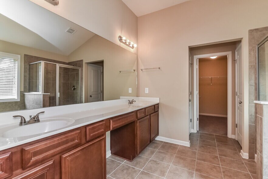 Building Photo - 928 Upland Ives Dr
