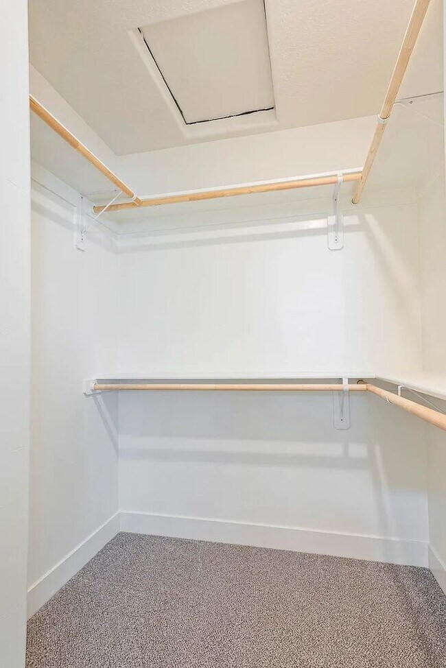 Building Photo - Charming Cedar City 3 Bedroom Townhome!