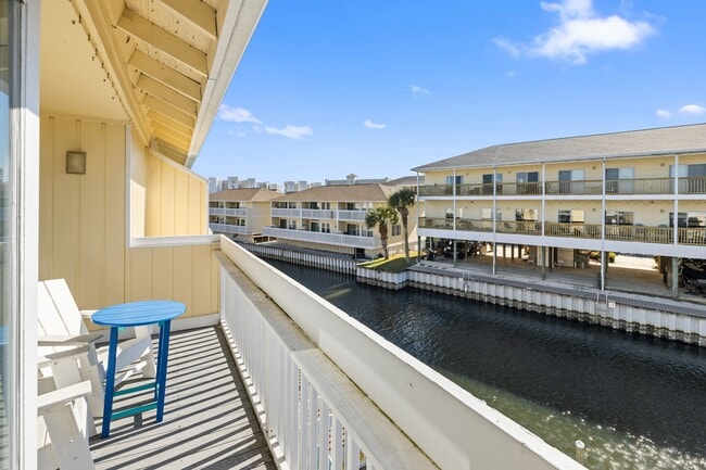 Building Photo - 775 Gulf Shore Dr