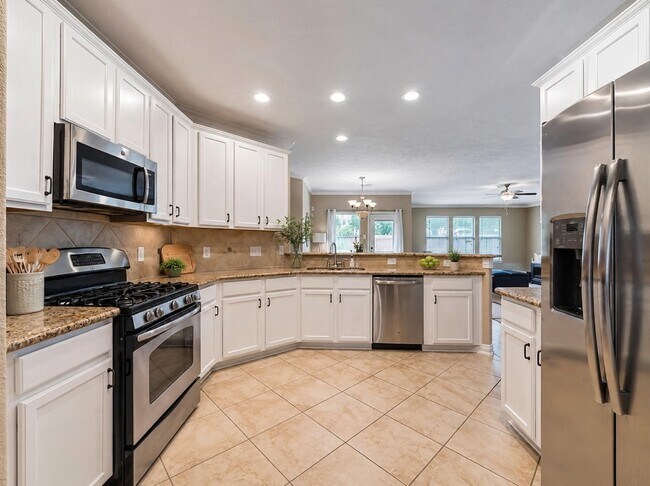 Building Photo - 2012 Roaring Springs Dr