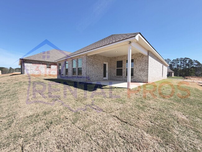 Building Photo - New Construction! 3 Bed 2 Bath in Country Club Estates!