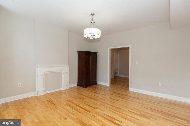 Building Photo - 212 W Burke St
