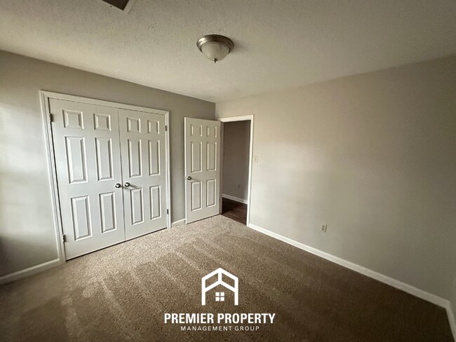 Building Photo - 6764 Henredon Dr