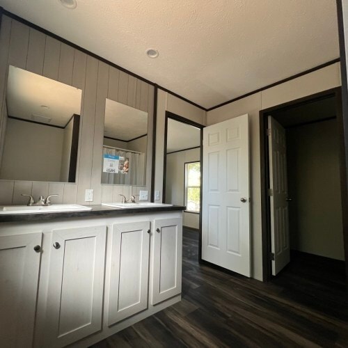 Building Photo - 302 Falcon Dr